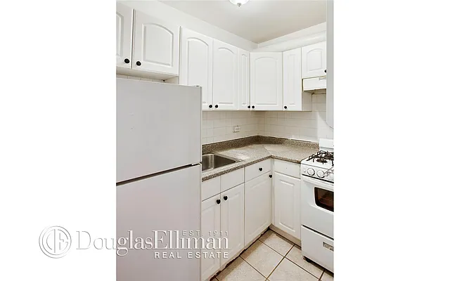 Sold by Douglas Elliman | media 4