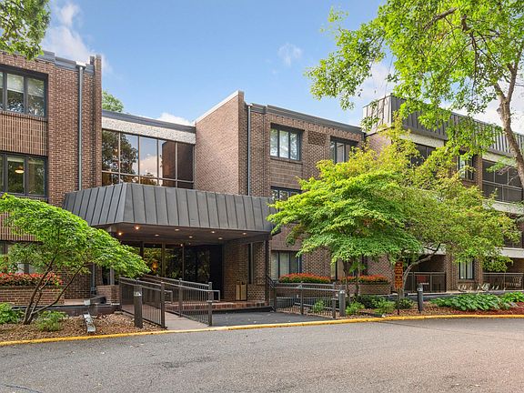3rd image of 3412 Oak Ridge Rd APT 211