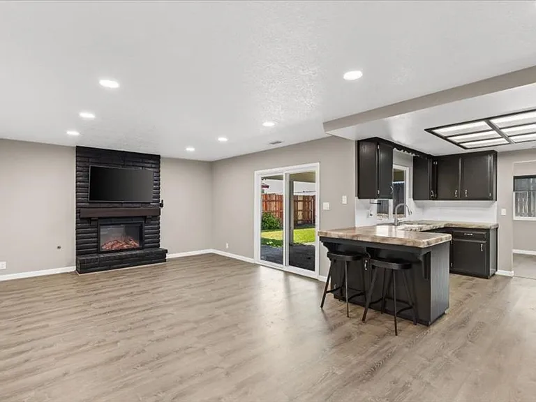 708 Meadow Way — Photo 9