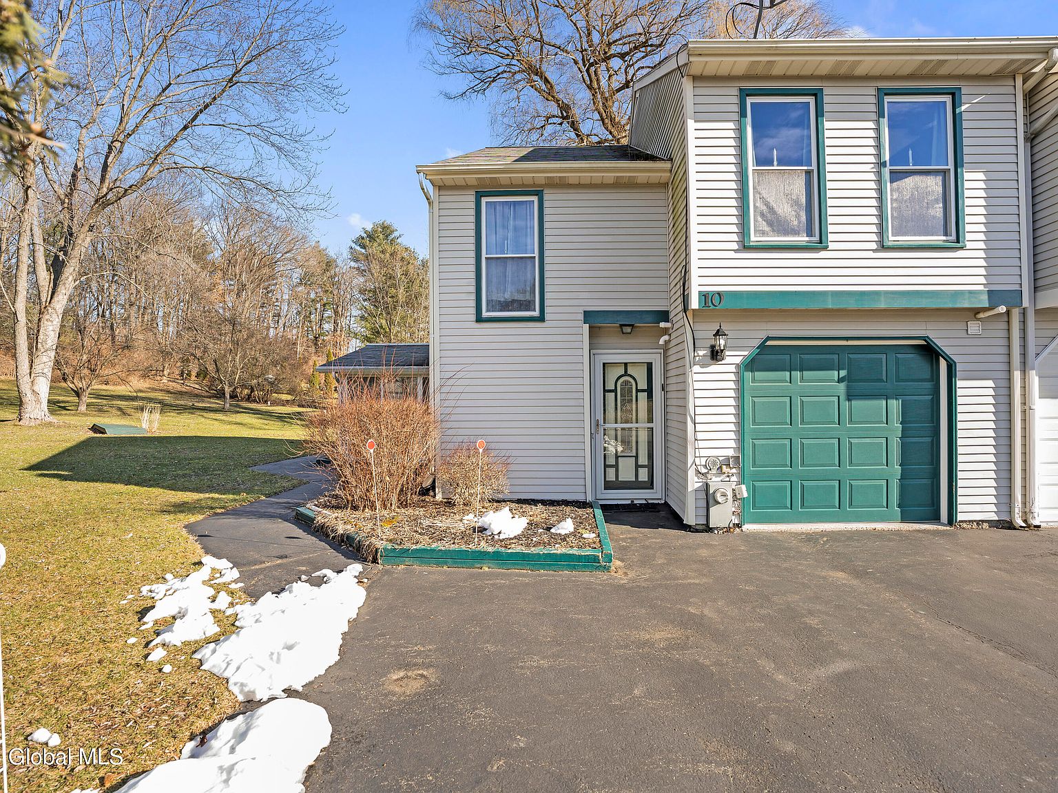 10 Carriage Road, Clifton Park, NY 12065 | Zillow