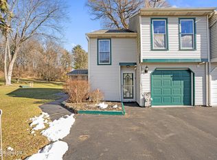 10 Carriage Rd, Clifton Park, NY 12065