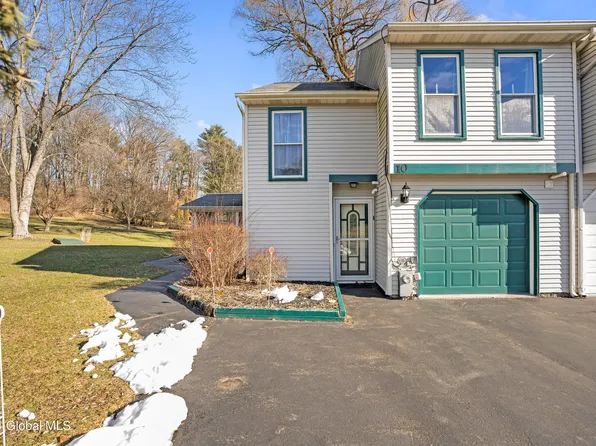 10 Carriage Road, Clifton Park, NY 12065