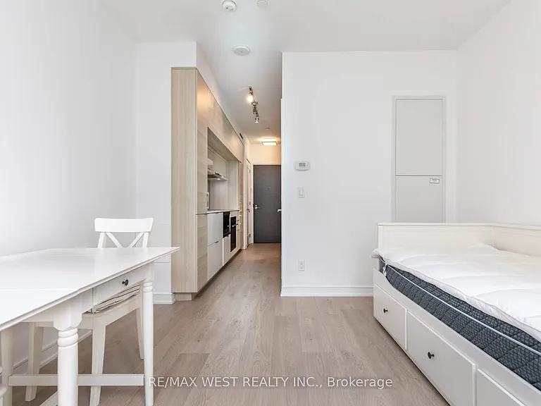 88 Scott St W #712 — Photo 8