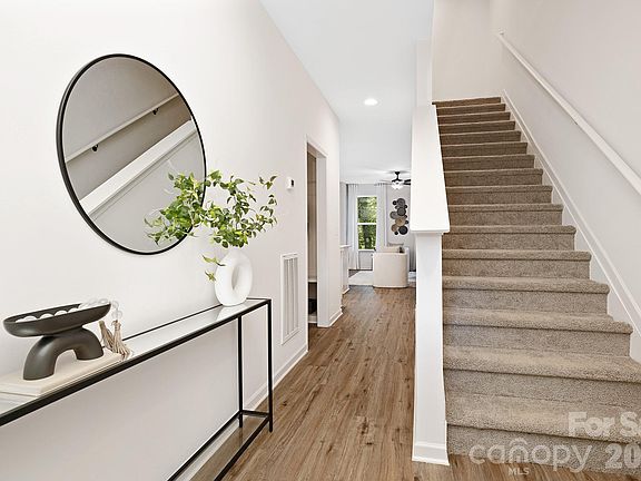 5th image of 2920 Capitol Dr