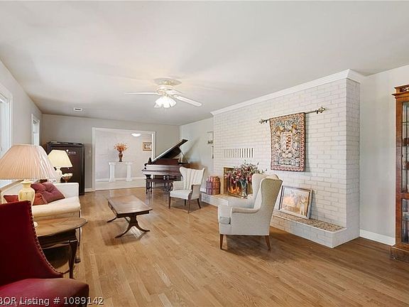 5th image of 1001 W Main St