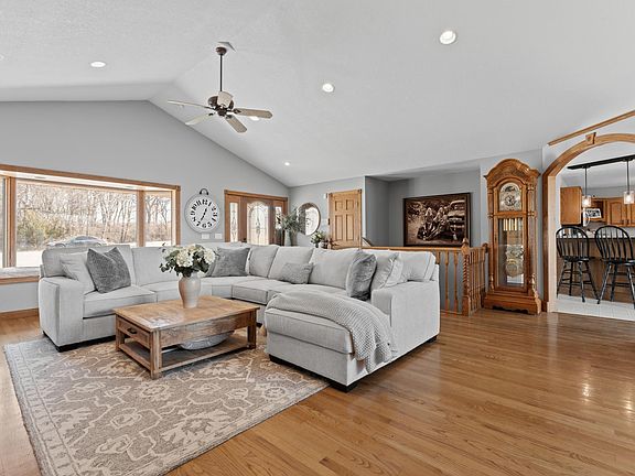 2nd image of 32337 Juniper Rd