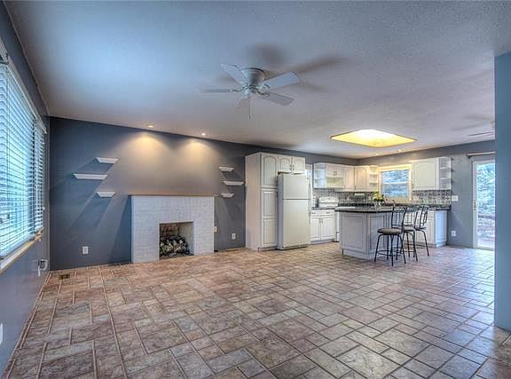 4th image of 3123 E Barker Cir