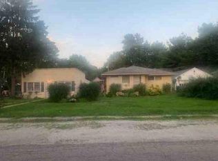 64 Hill St, Momence, IL 60954