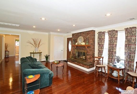 2nd image of 6 Cedar Pl