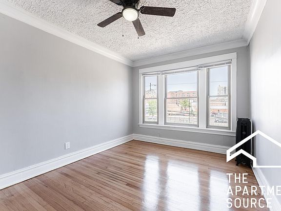 3rd image of 1214 W Rosemont Ave #2F