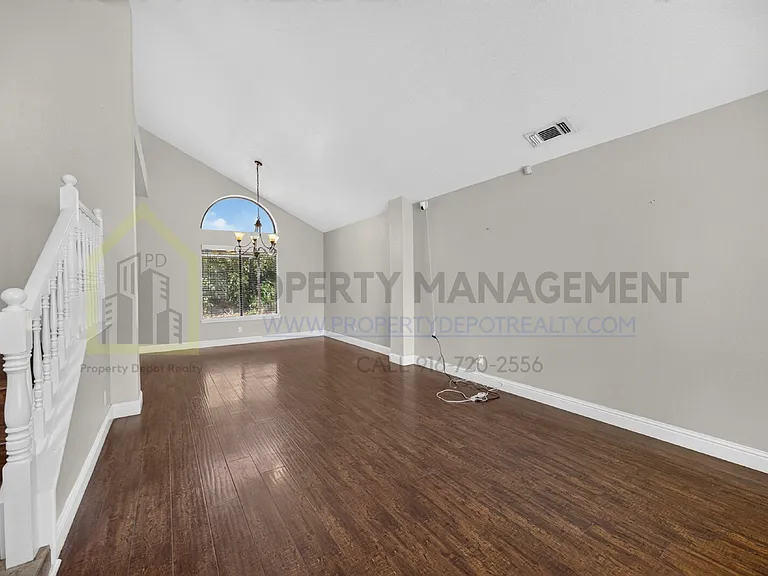 8779 Brittany Park Dr — Photo 12