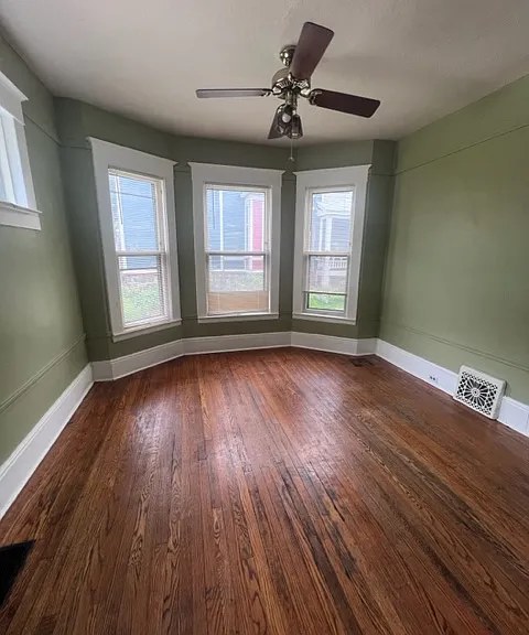 243 Union Ave SE — Photo 2