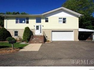 25 Old Post Ln, Mamaroneck, NY 10543