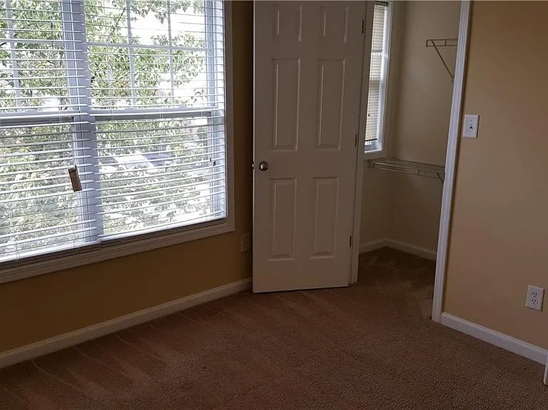 2036 Executive Dr — Photo 14