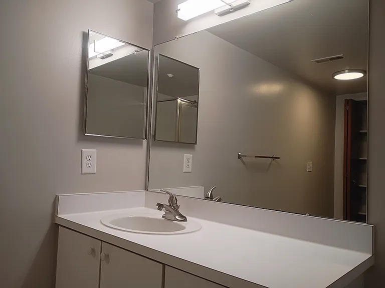 Prentiss Pointe Apartments — Photo 109