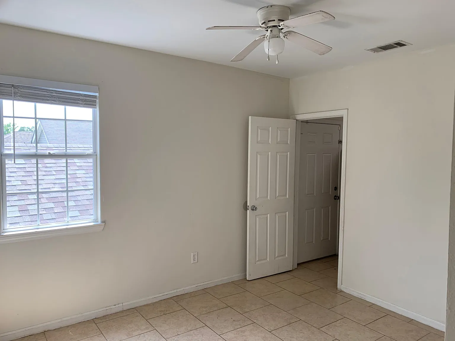 3 bed, 1200 sqft, $1,475 — Photo 4