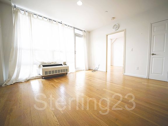 5th image of 2515 Crescent St #6C