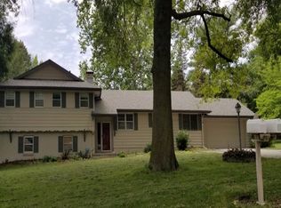 1230 Pine Rd, Omaha, NE 68144