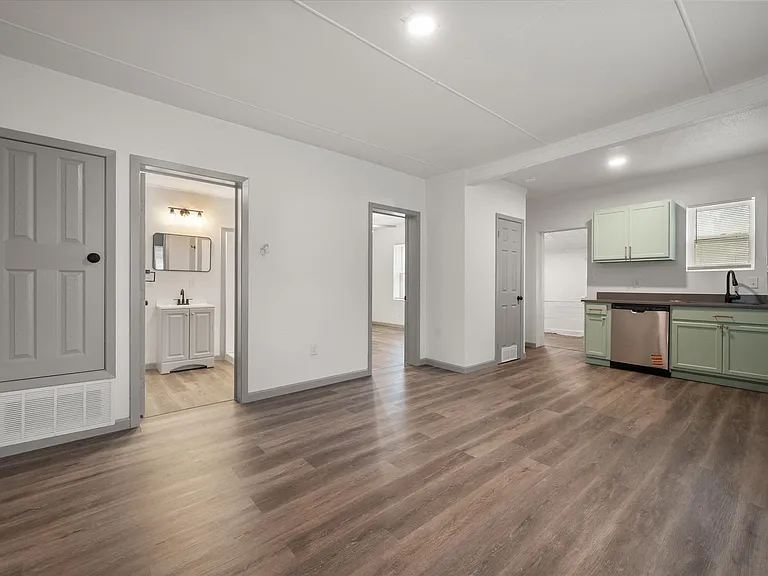 2207 Prairie Ave — Photo 9