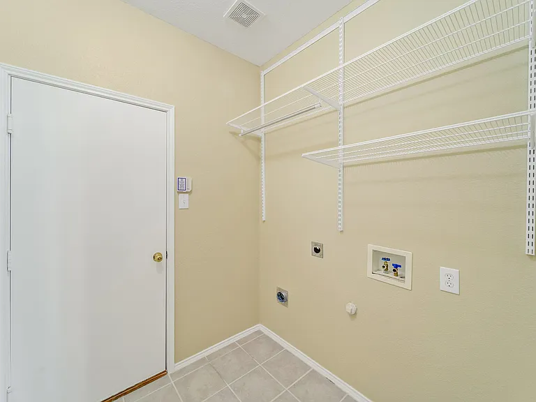8162 Robertson Dr — Photo 32