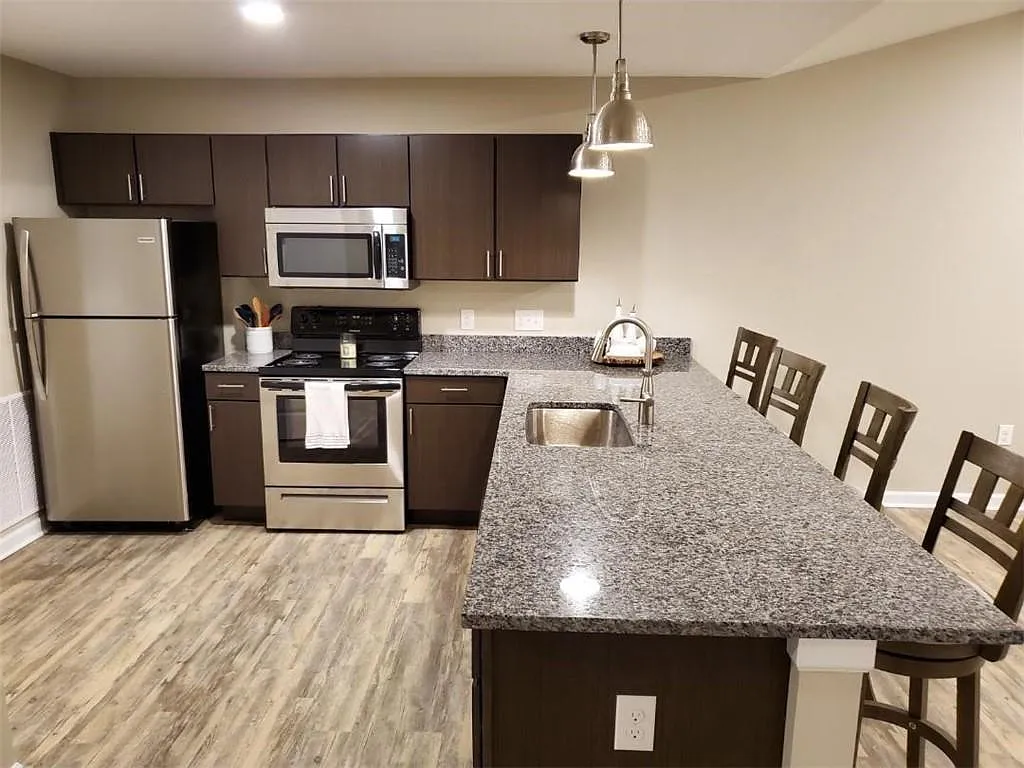 Elms of Bloomfield luxury townhomes — Photo 4