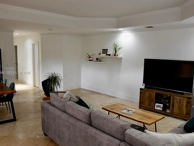3268 SW 25th Ter #1A — Photo 4