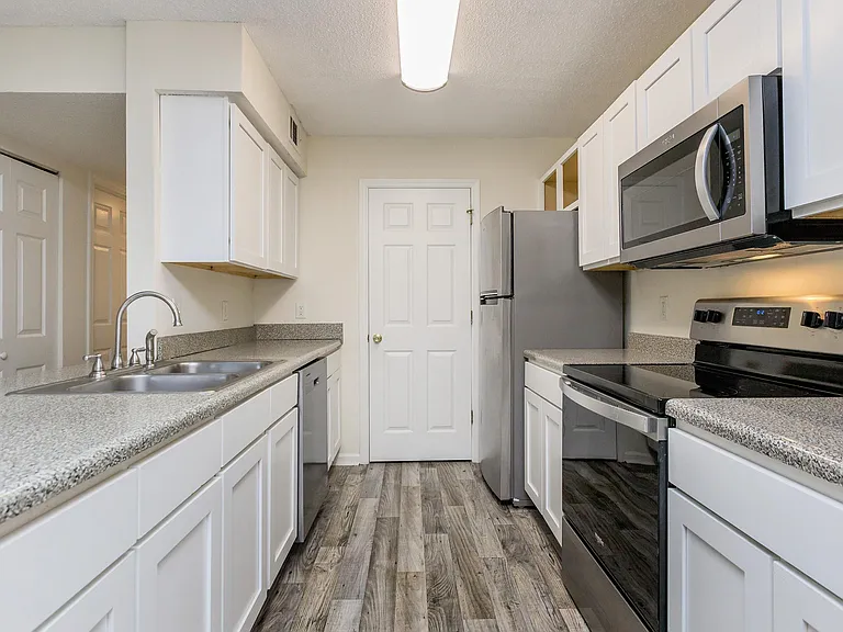 Baytree Condominiums — Photo 22