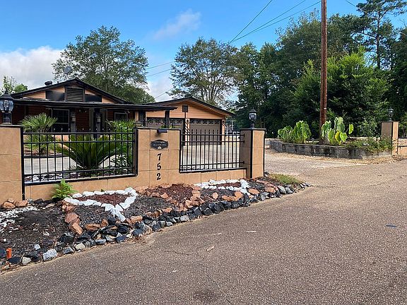 5th image of 752 Skyline Dr