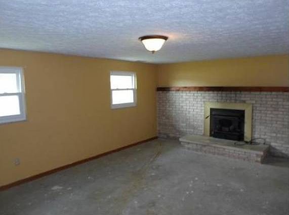 2nd image of 3712 Magnolia St