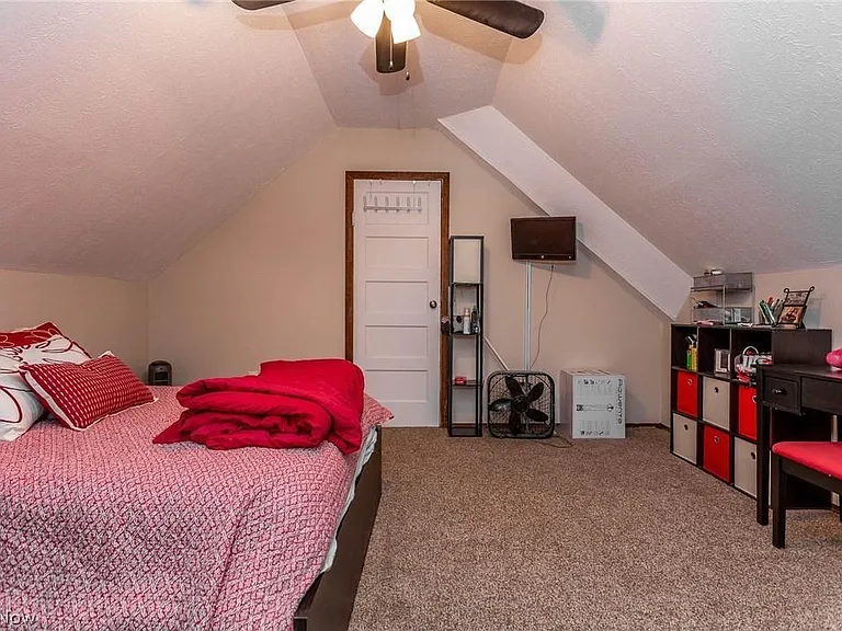 1575 Winton Ave — Photo 14