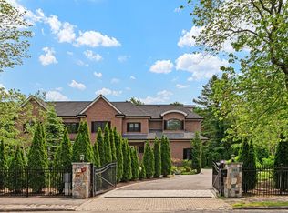 382 Lee St, Brookline, MA 02445