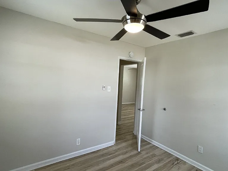 116 E Central Blvd — Photo 8
