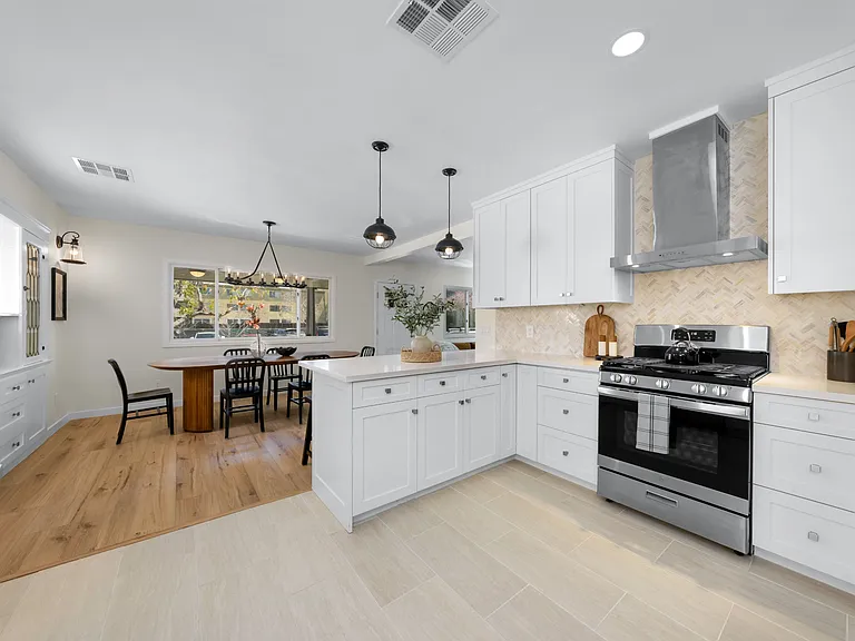 4062 Goldfinch St — Photo 15