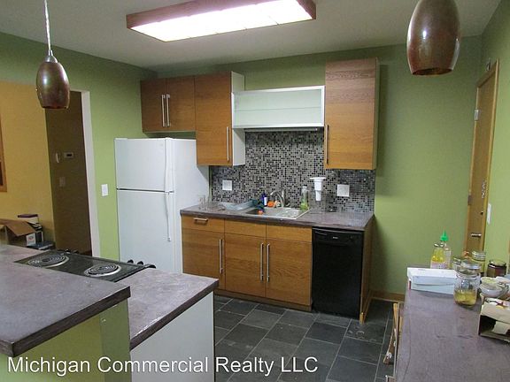 3rd image of 1422 Broadway St