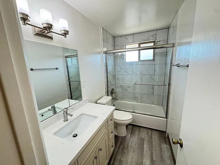 Charming 1 Bedroom unit, completely remodeled with In-Unit Washer/Dryer! — Photo 9