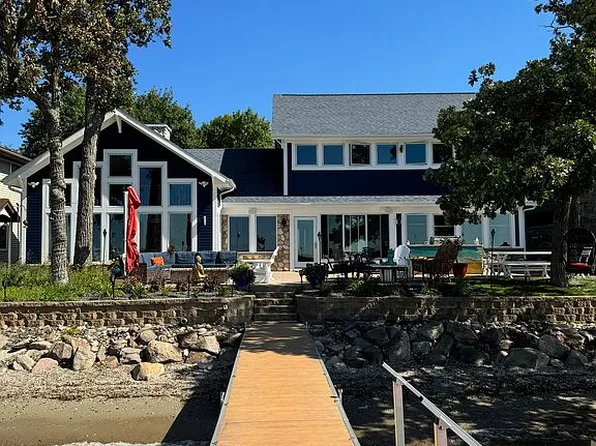 1903 S Shore Dr, Clear Lake, IA 50428