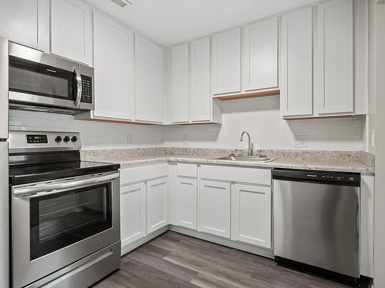 Chalet Villa Lakefront Community — Photo 14