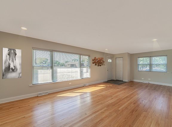 3rd image of 855 S Elmwood Ave
