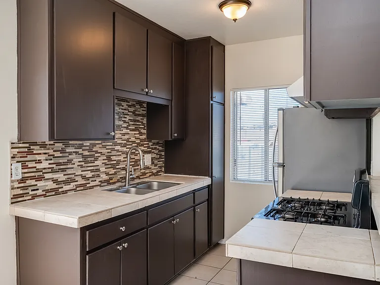514 Grand Ave #D — Photo 6