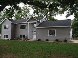 332 N Locust St, Wayland, MI 49348