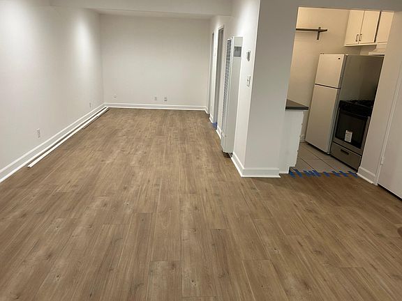 2nd image of 4712 Whitsett Ave