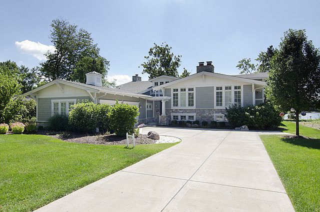 1st image of 624 Lakeside Dr