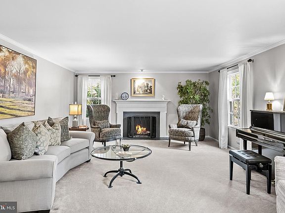 5th image of 45 E Riding Dr