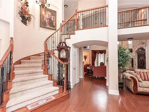 2nd image of 1529 Flowers Dr