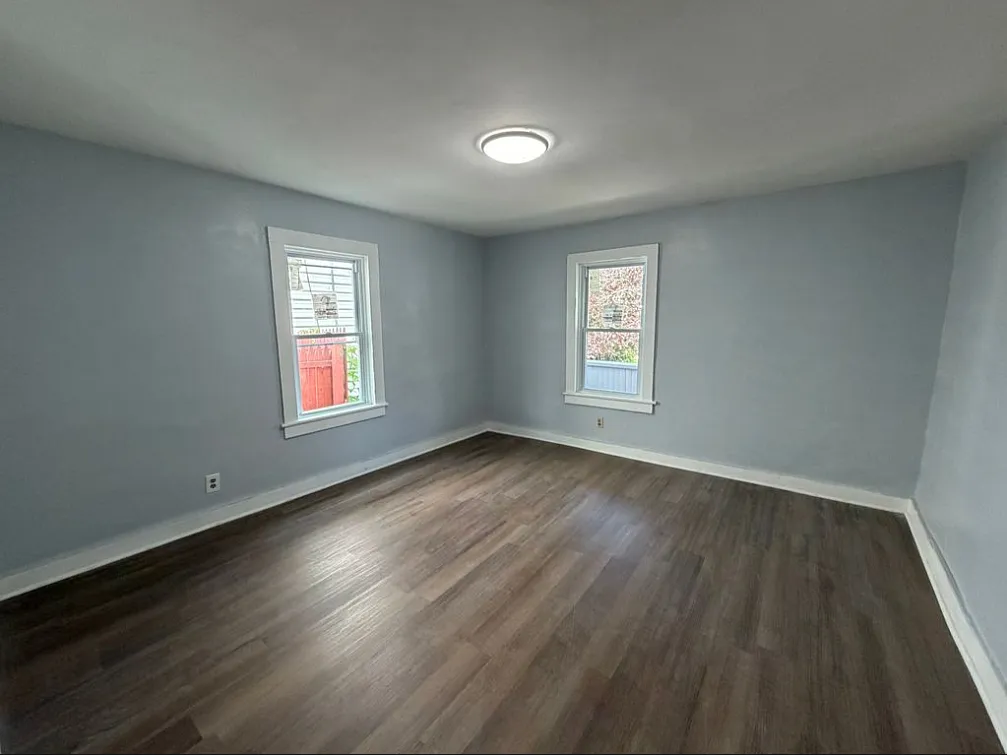 2 bed, 950 sqft, $1,300 — Photo 4