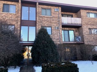 8251 S Roberts Rd APT 1D, Bridgeview, IL 60455