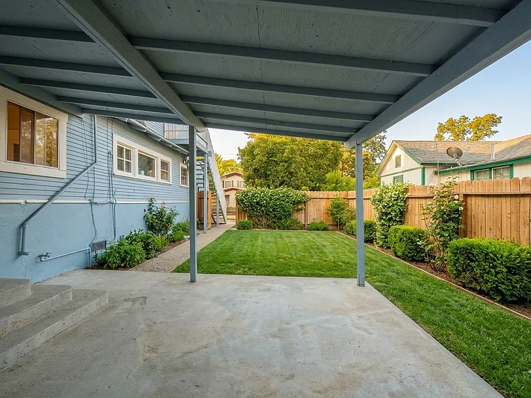 547 N Echo Ave #A — Photo 2