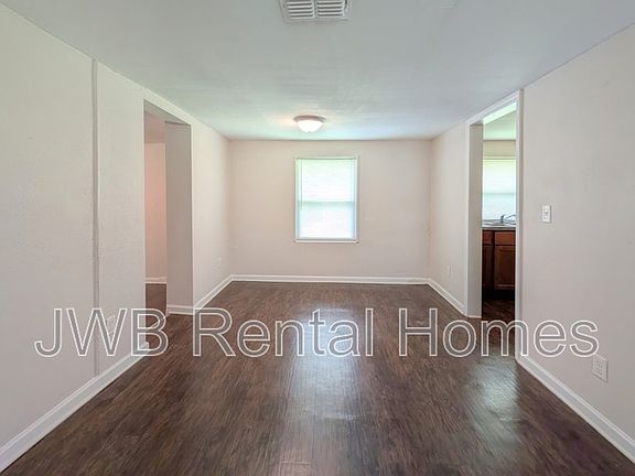 4th image of 7904 India Ave