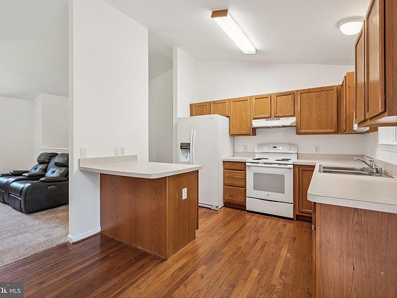 5th image of 64 Willow Branch Pl