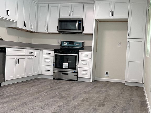 2nd image of 6064 Whitsett Ave #102